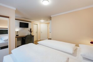 Classic Double Room | Desk, laptop workspace, free WiFi