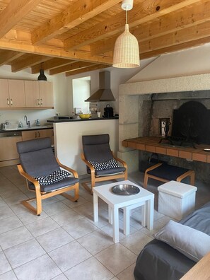 Interior - Old farmhouse in the Loire gorges (Vorey)