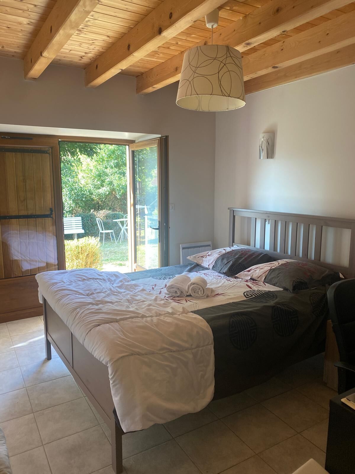 5 bedrooms, desk, iron/ironing board, free WiFi