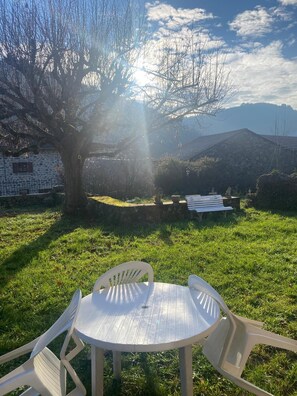 Property grounds - Old farmhouse in the Loire gorges (Vorey)
