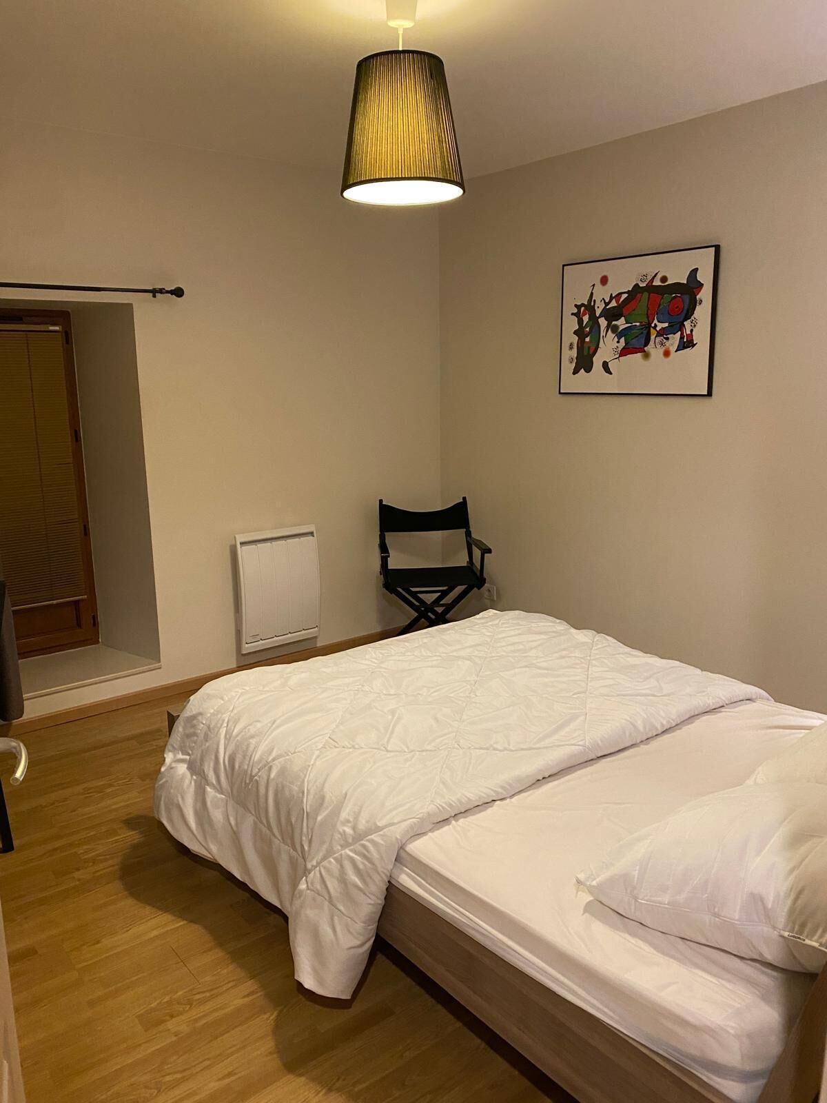 5 slaapkamers, een bureau, een strijkplank/strijkijzer, gratis wifi