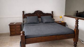 2 bedrooms, desk, free WiFi, bed sheets