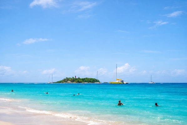 Beach - Bright, quiet loft within walking distance - Exceptional location (Le Gosier)