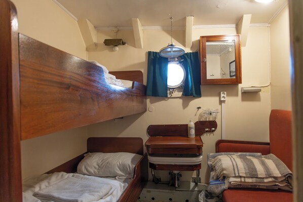 Double Room, Non Smoking, Shared Bathroom