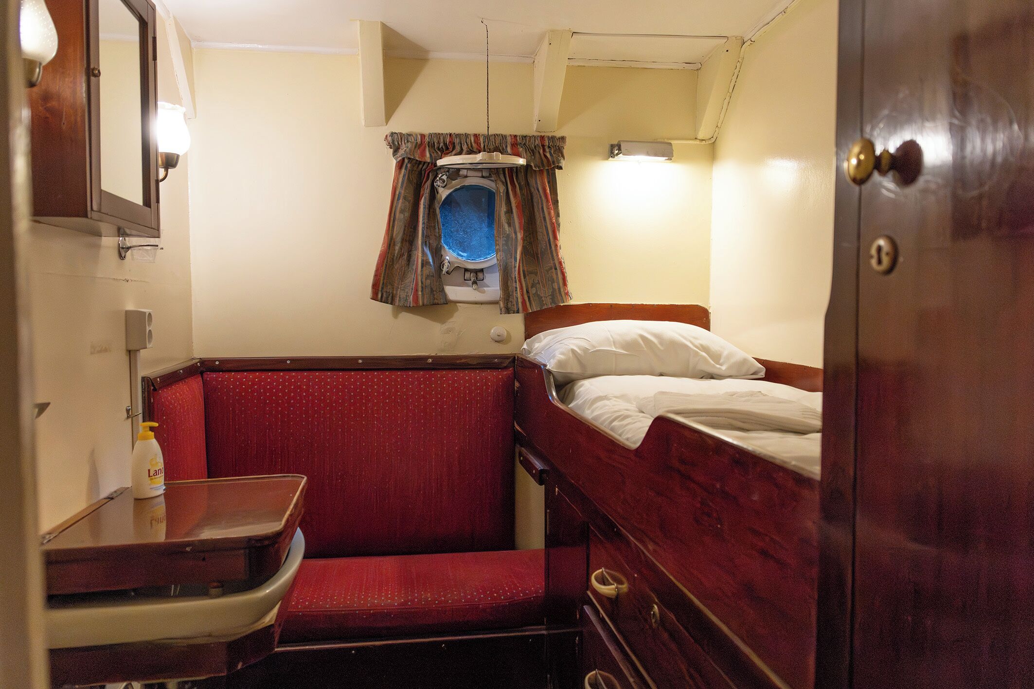 Chambre Simple, non-fumeurs, salle de bains commune