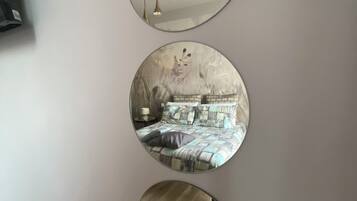 1 camera, Wi-Fi, lenzuola