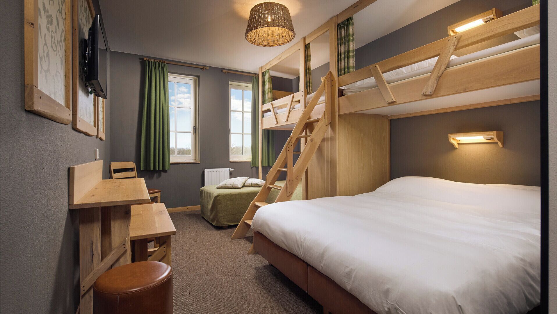 Comfort Kamer 5-persoons (met onbeperkt toegang tot het pretpark) | Een kluis op de kamer, gratis wifi