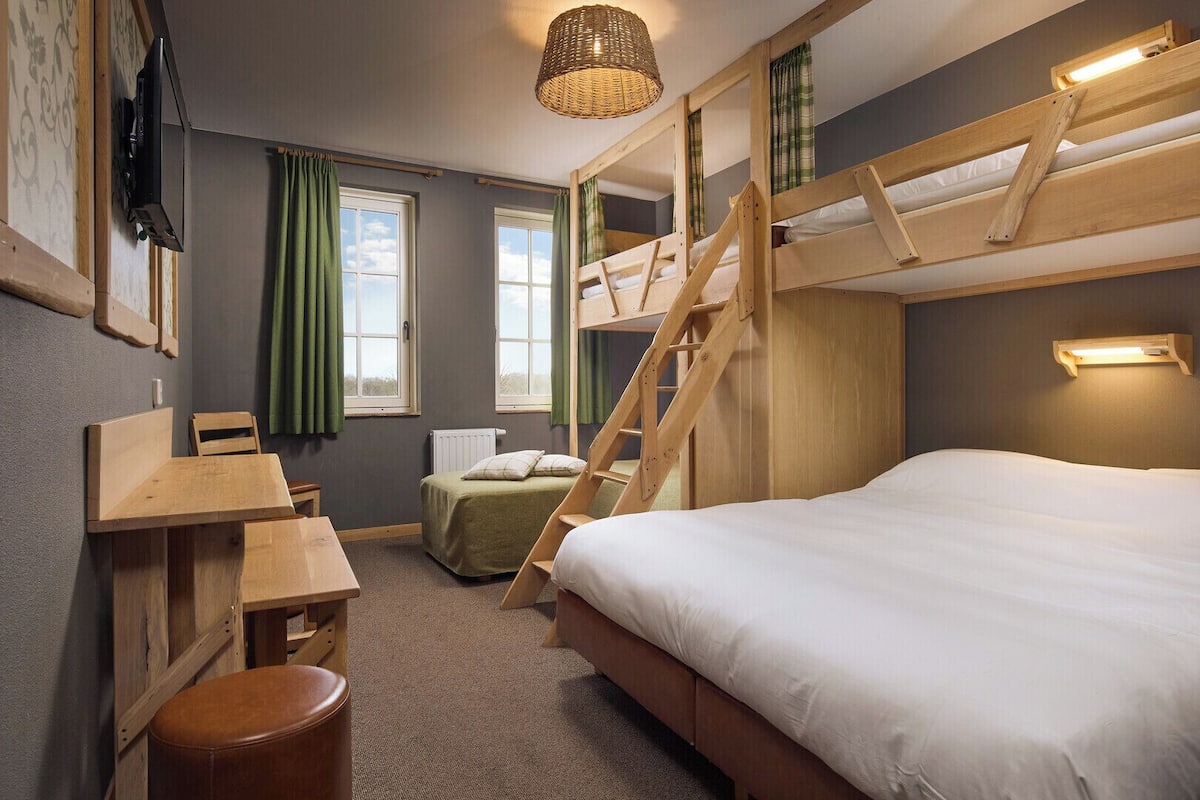 Comfort Room 5-persons (with unlimited amusement park access) | WiFi (free), bed sheets