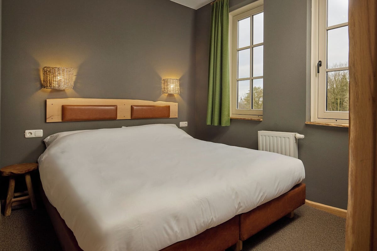 Comfort Room 6-persons (with unlimited amusement park access) | WiFi (free), bed sheets