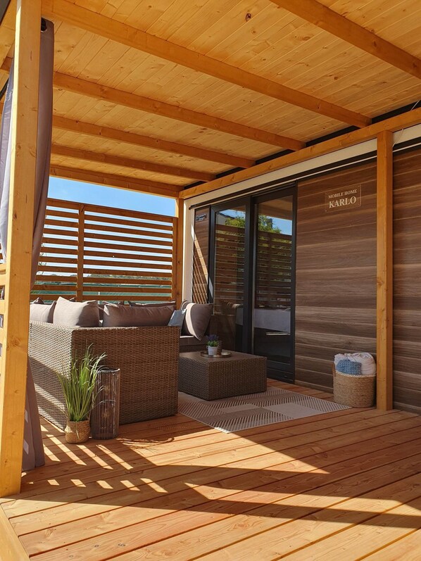Mobile Home | Terrace/patio - Mobile Homes Karlo & Dino - Superior Two Bedroom Mobile Home (Medulin)