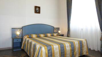 Doppel- oder Zweibettzimmer | Zimmersafe, Schreibtisch