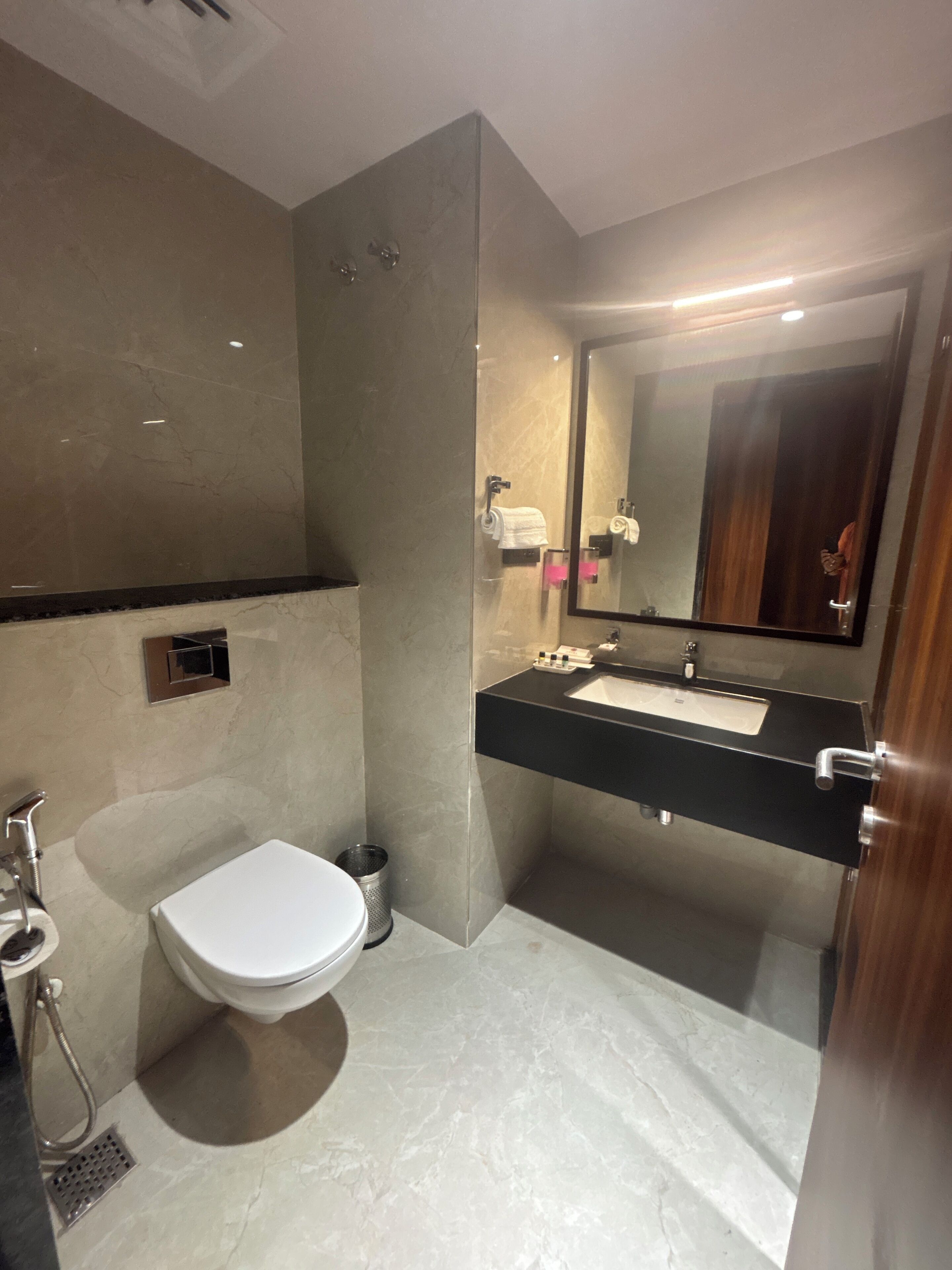 Amenidades de baño gratuitas, toallas, jabón, shampoo 