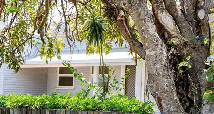 Bargara | Seeside Cottage | Family + Pets Welcome