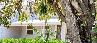 Bargara | Seeside Cottage | Family + Pets Welcome