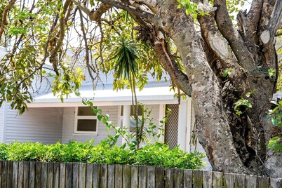 Bargara | Seeside Cottage | Family + Pets Welcome