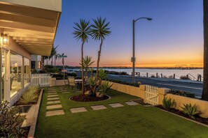 Terrace/patio - Incredible Single Family Waterfront Beach Home w/ AC and Ample Parking (San Diego)