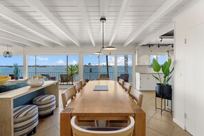 Dining - Incredible Single Family Waterfront Beach Home w/ AC and Ample Parking (San Diego)