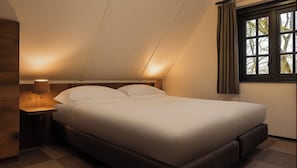 Boshuys 6-persoons (met onbeperkt toegang tot het pretpark) | Een kluis op de kamer, gratis wifi, beddengoed