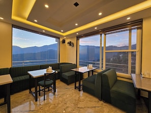 Restaurant - Hotel Divshikha (Kasauli)