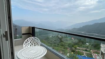 Deluxe Room, Balcony, Hill View | Mountain view