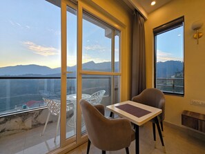 Habitación Deluxe, balcón, vistas a la colina | Vistas a la montaña