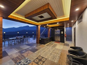 Elite Room | Family dining - Hotel Divshikha (Kasauli)