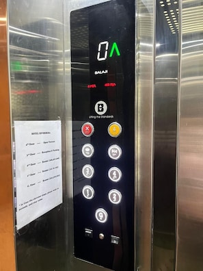 Elevator - Hotel Divshikha (Kasauli)