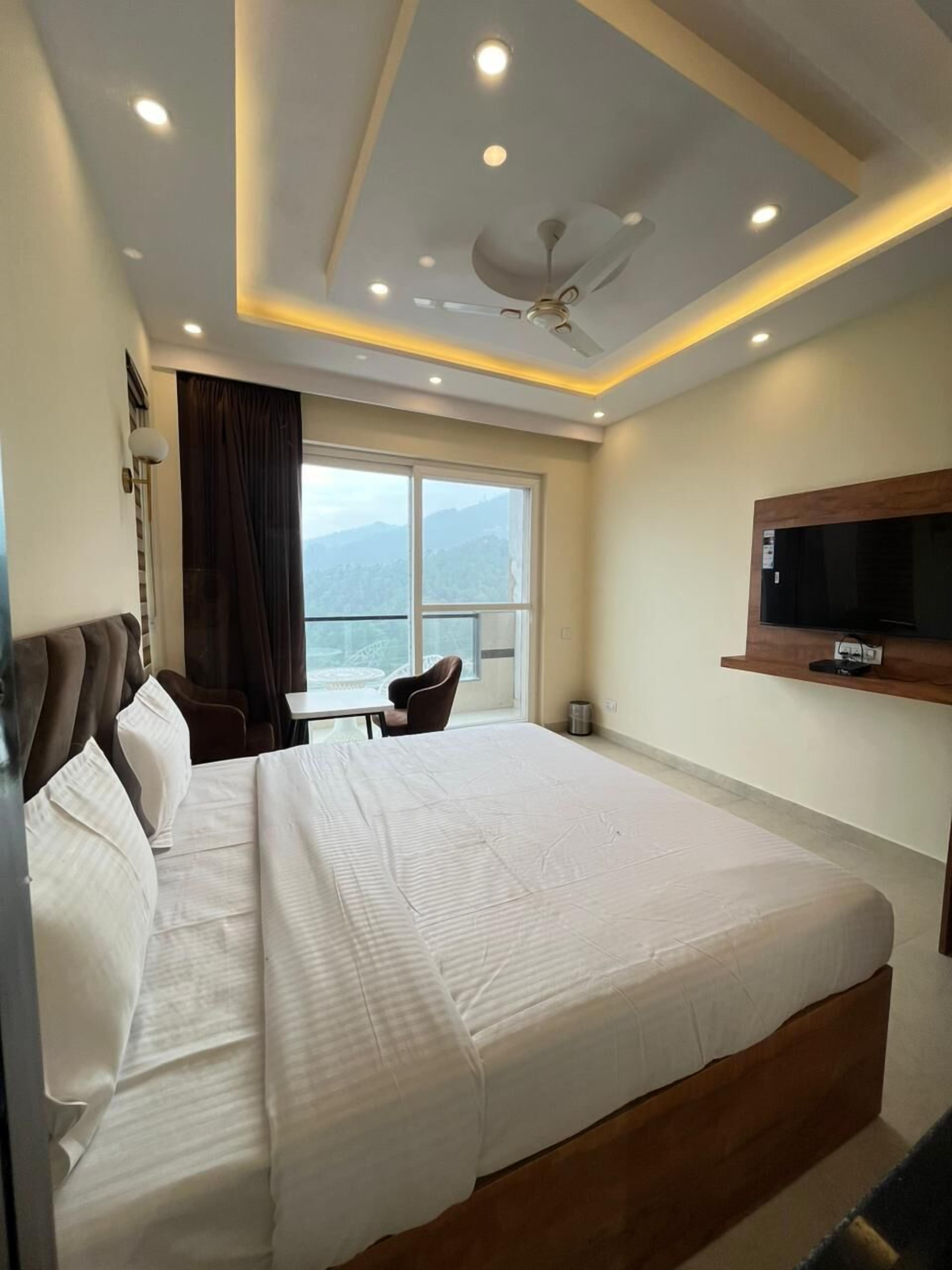 デラックス ルーム バルコニー ヒルビュー | WiFi (無料)