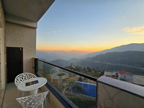 Balcony view - Hotel Divshikha (Kasauli)