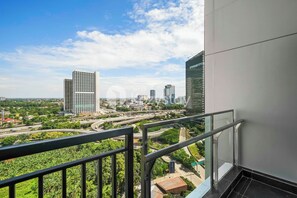 Balcony - Caruva by Kozystay - Cilandak (Jakarta)