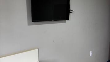 Economy-Zweibettzimmer, Stadtblick | Kostenloses WLAN