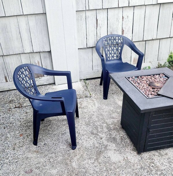 Property grounds - An Exclusive Short Term Fully Furnished Rental House for Traveling Professionals (University Place)