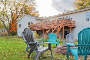 Property grounds - Lakefront 8BR House with Private Dock & Fire Pit (Geneva)
