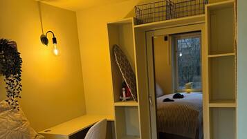 2 habitaciones, tabla de planchar con plancha, wifi y ropa de cama