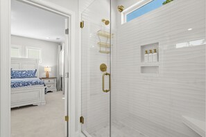 Shower, hair dryer, towels - Luxury New Build in Cherry Grove - Beach and Golf Destination (North Myrtle Beach)