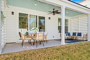 Outdoor dining - Luxury New Build in Cherry Grove - Beach and Golf Destination (North Myrtle Beach)