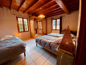 5 chambres, fer et planche à repasser, accès Internet