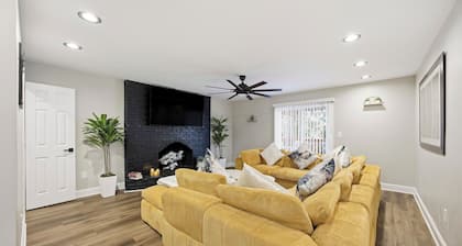 The Retreat House-Poolside Comfort & Playful Vibes By DeityVillas