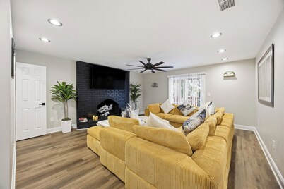 The Retreat House-Poolside Comfort & Playful Vibes By DeityVillas