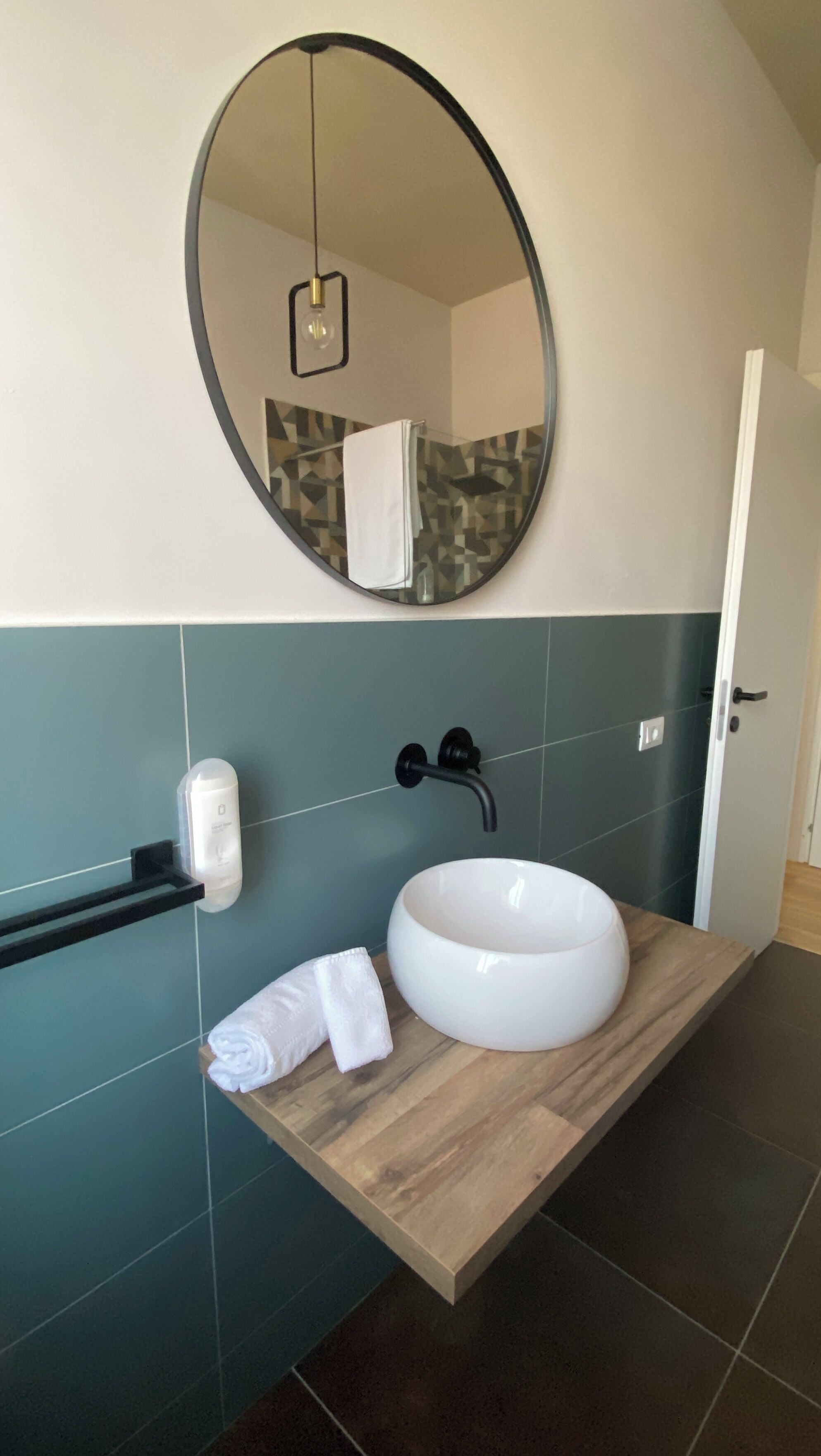 Doccia, asciugacapelli, bidet, asciugamani