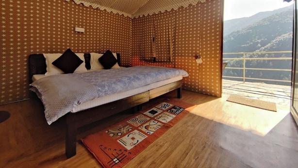 Unclassified image, 1 of 18, button - Vertical Valley Resort (Kalsi)