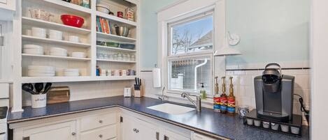 雪櫃、微波爐、焗爐、爐具