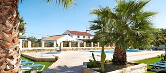 Holiday Home 'Casa Miguelin 2' with Shared Pool, Wi-Fi and Air Conditioning