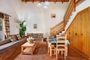 TV - Holiday Home 'Casa Miguelin 2' with Shared Pool, Wi-Fi and Air Conditioning (Zahora)