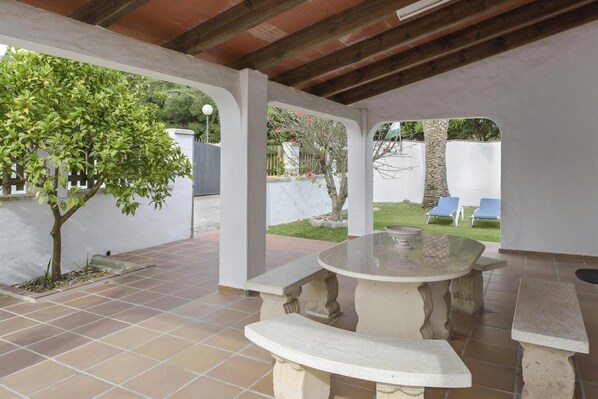 تناول الطعام بالخارج