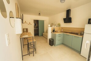 Micro-ondes, four, plaque de cuisson