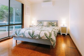 4 habitaciones, tabla de planchar con plancha y cuna de viaje 