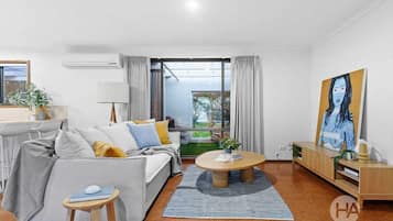 Fireplace, books, stereo