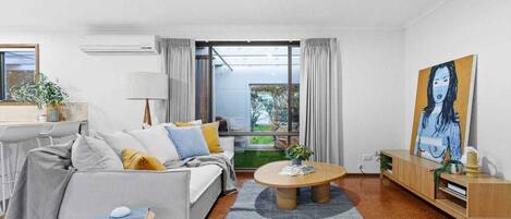 Fireplace, books, stereo