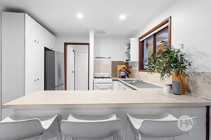 Fridge, microwave, oven, stovetop - 100m from Coronet Bay Beach - a family friendly dual dwelling oasis awaits (Coronet Bay)